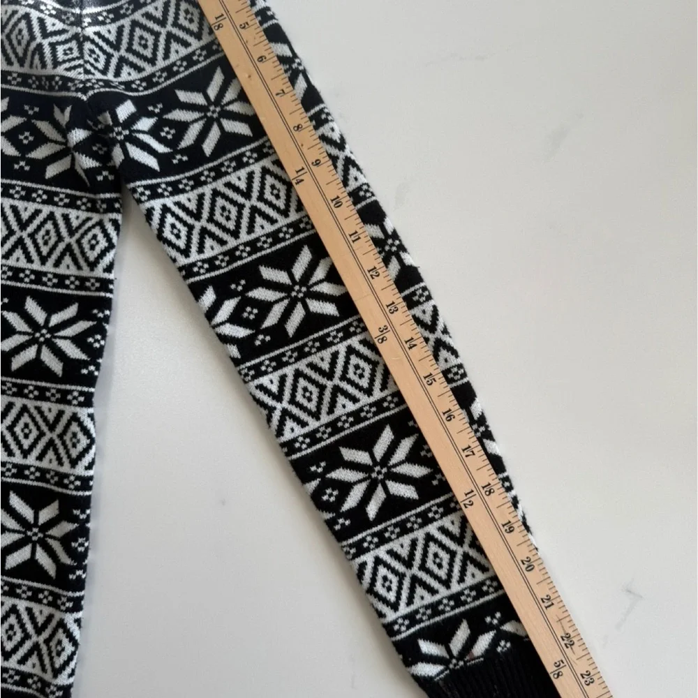Class Club Men’s Black & White Patterned Sweater. Size 18/20